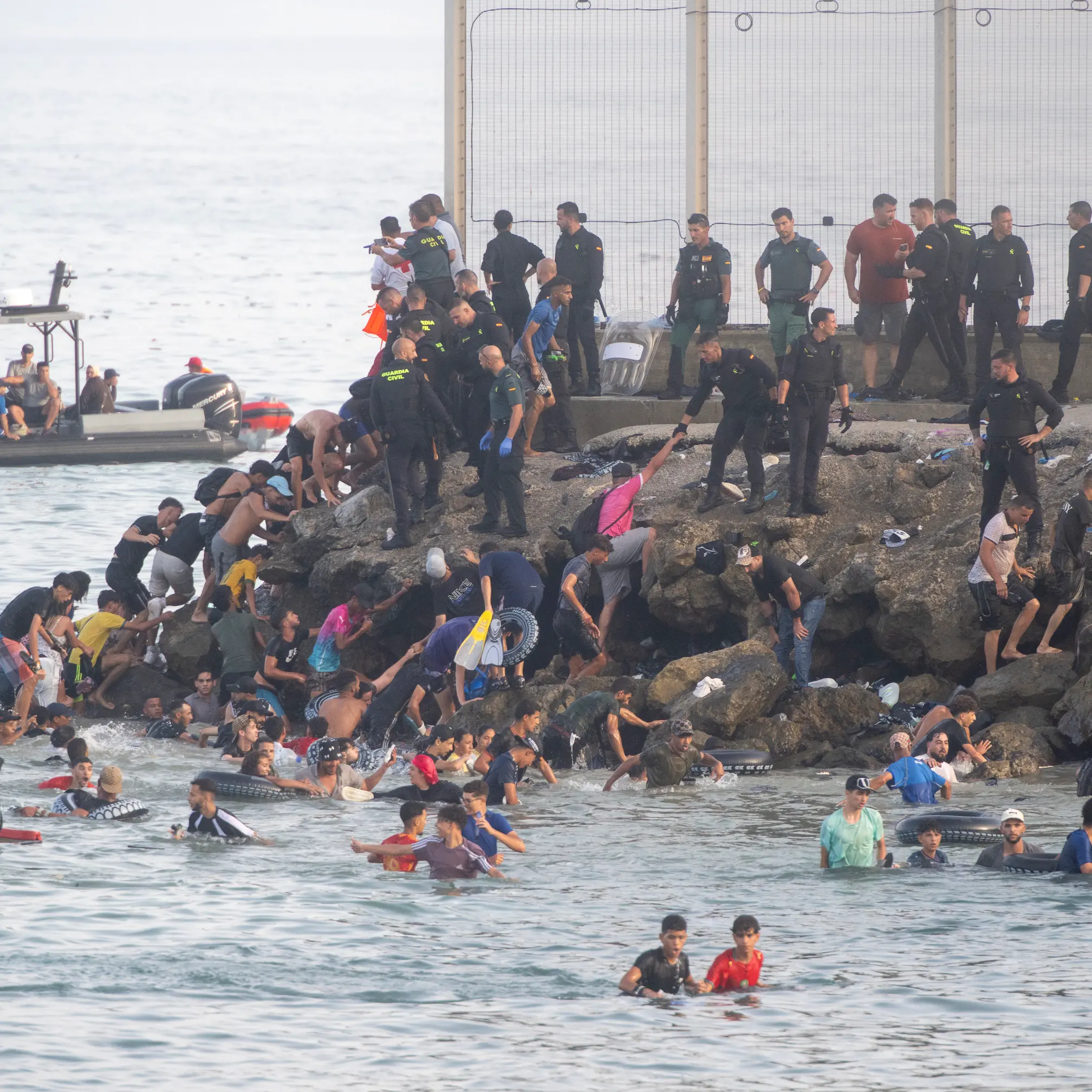 Meloni sfida la Spagna sui migranti\u00A0ma il caso Ceuta spacca la maggioranza: Tajani sempre più in bilico\n