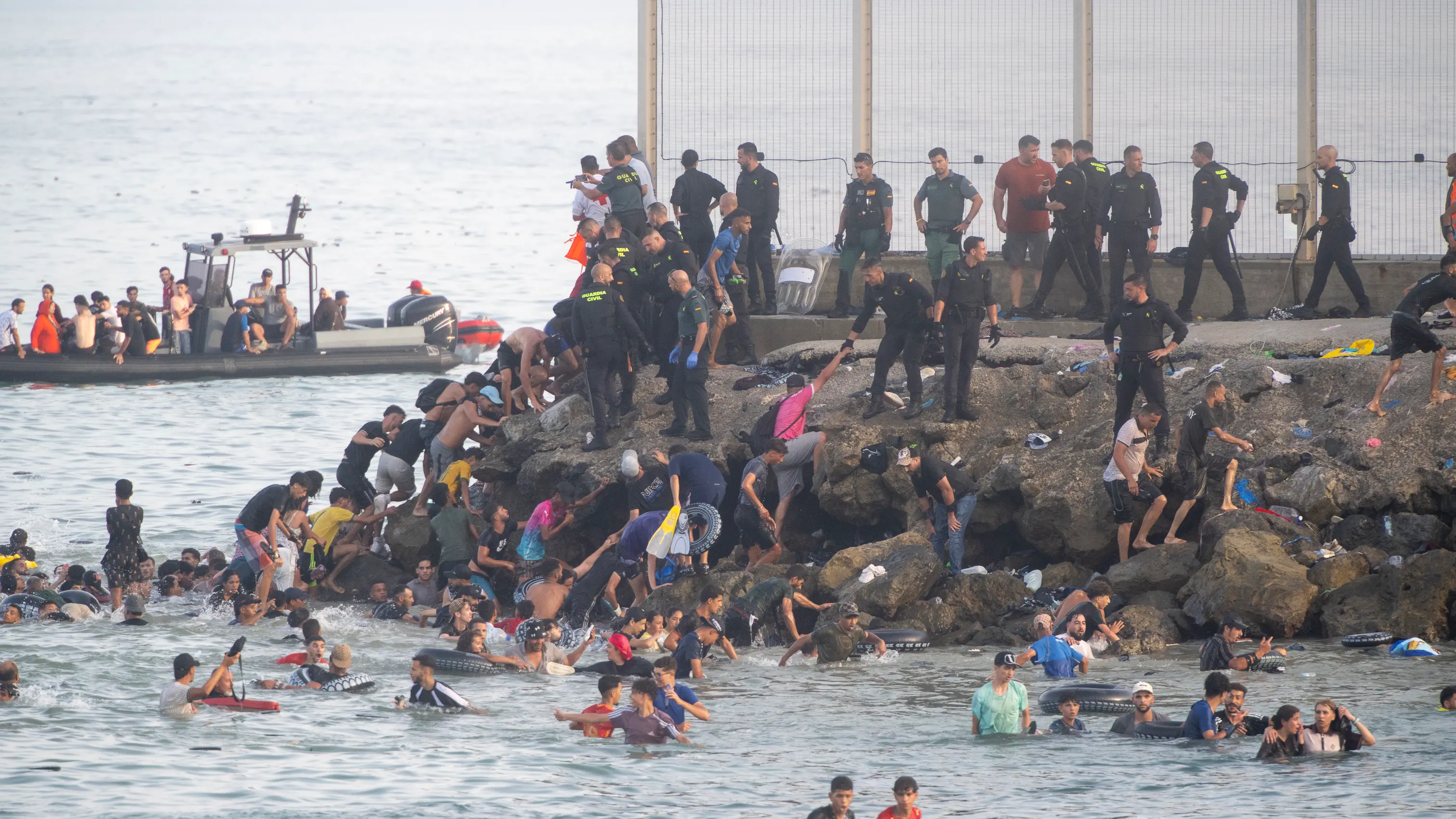 <p>I migranti a Ceuta</p>\\n , ZUMAPRESS.com