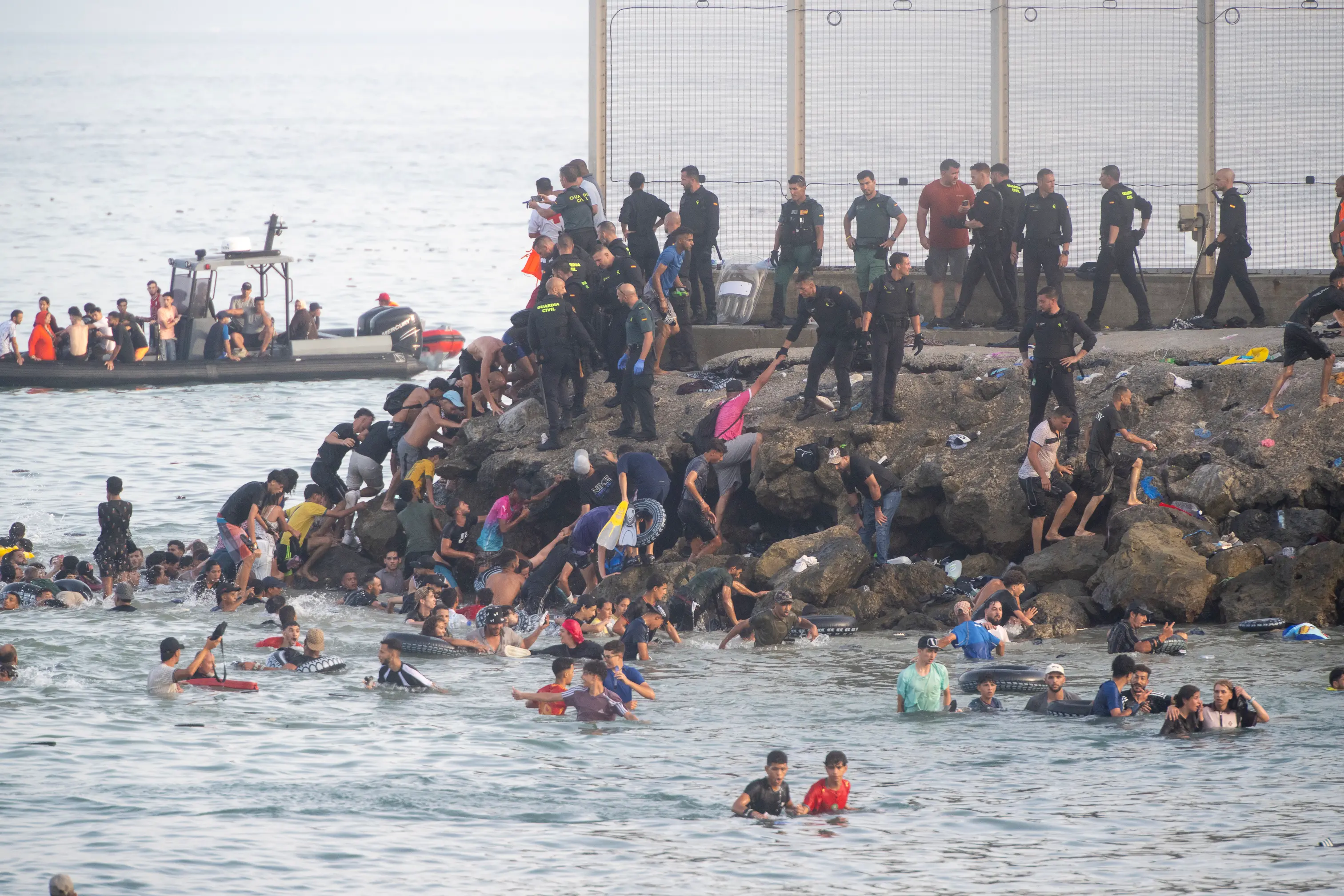 Meloni sfida la Spagna sui migranti\u00A0ma il caso Ceuta spacca la maggioranza: Tajani sempre più in bilico\n