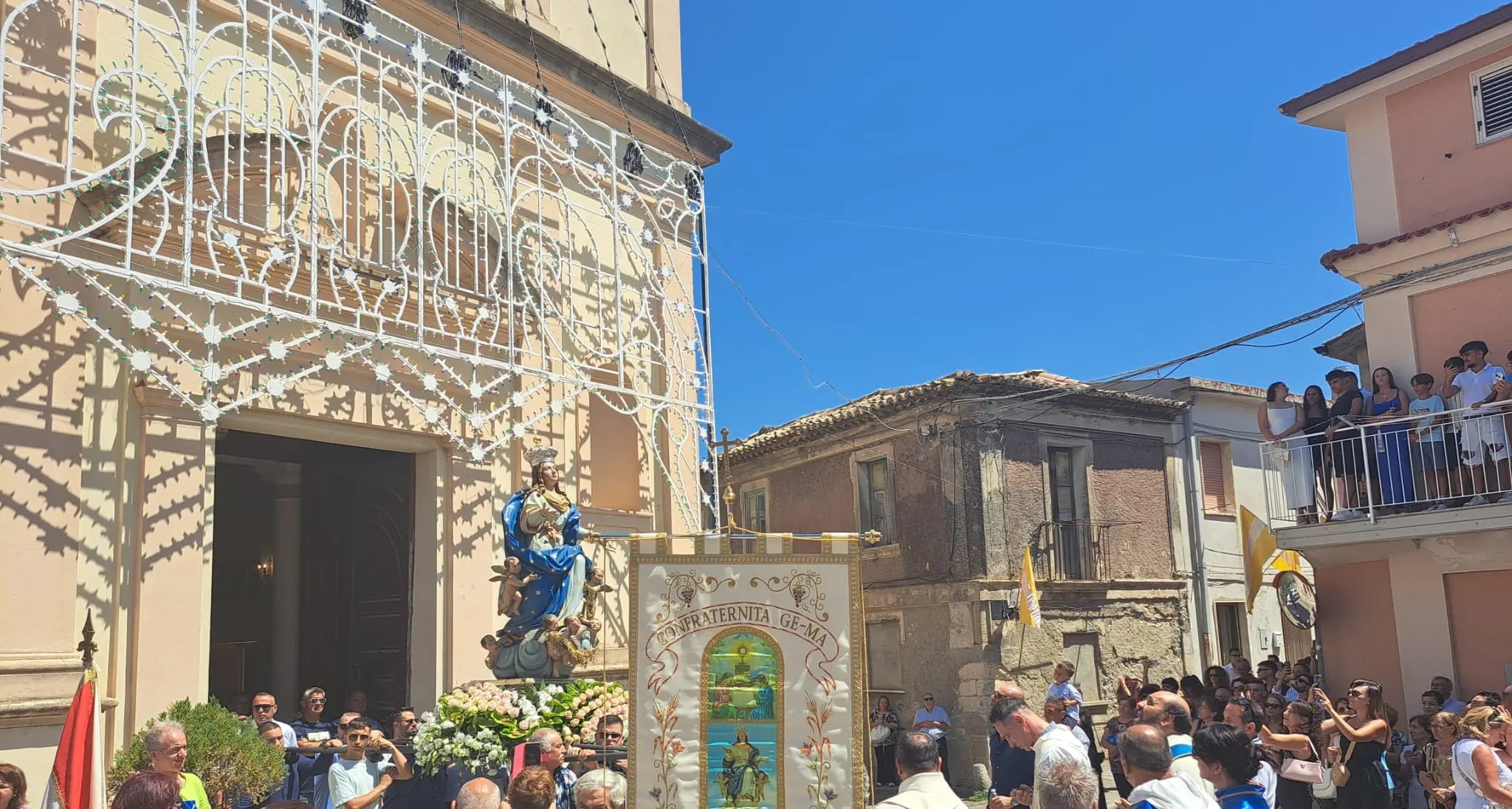 <p>A Potenzoni tutto pronto per la festa della Madonna Assunta: fede, tradizione e spettacoli animano il paese dell'Infiorata</p>