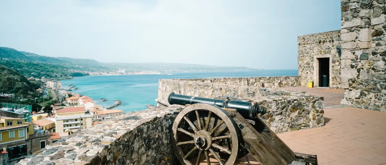 Oh che bel castello, viaggio tra torri e antichi manieri della provincia di Vibo Valentia\n