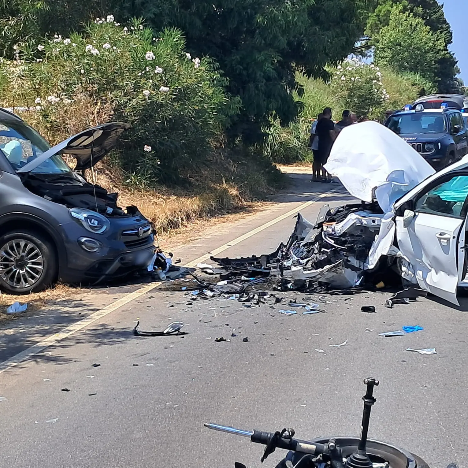<p>Tragico incidente nel Vibonese, muore una 77enne a Zambrone: quattro feriti e strada ancora chiusa al traffico</p>