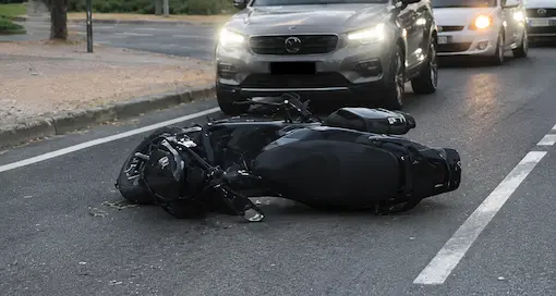 Incidente a Rossano, scontro tra auto e moto su viale Sant’Angelo: traffico in tilt e lunghe code\n