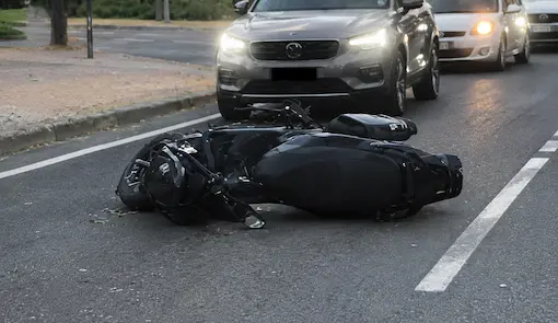 Incidente a Rossano, scontro tra auto e moto su viale Sant’Angelo: traffico in tilt e lunghe code\n