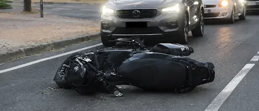 Incidente a Rossano, scontro tra auto e moto su viale Sant’Angelo: traffico in tilt e lunghe code\n