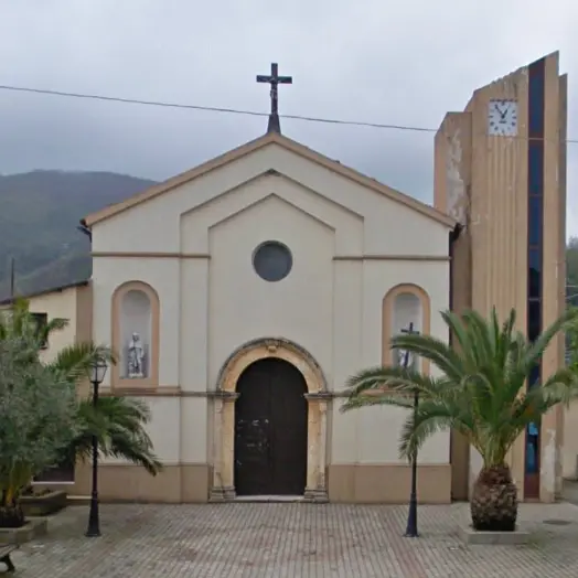 Rende, l’acqua della fontana davanti alla Chiesa della Pietà non è potabile: scatta il divieto\n