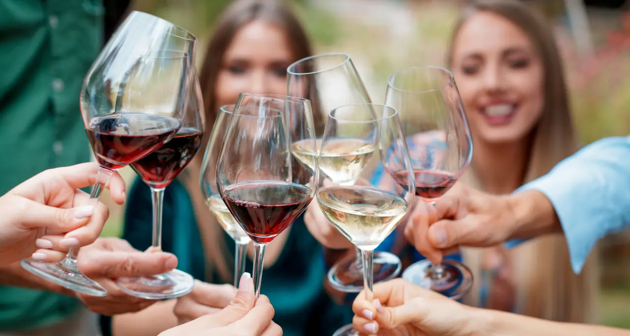 Brattirò celebra il vino locale: tutto pronto per la tradizionale sagra del 10 agosto\n