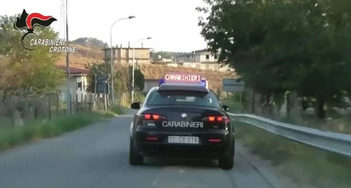 Matrattementi e minacce di morte alla compagna: arrestato un uomo a San Mauro Marchesato\n