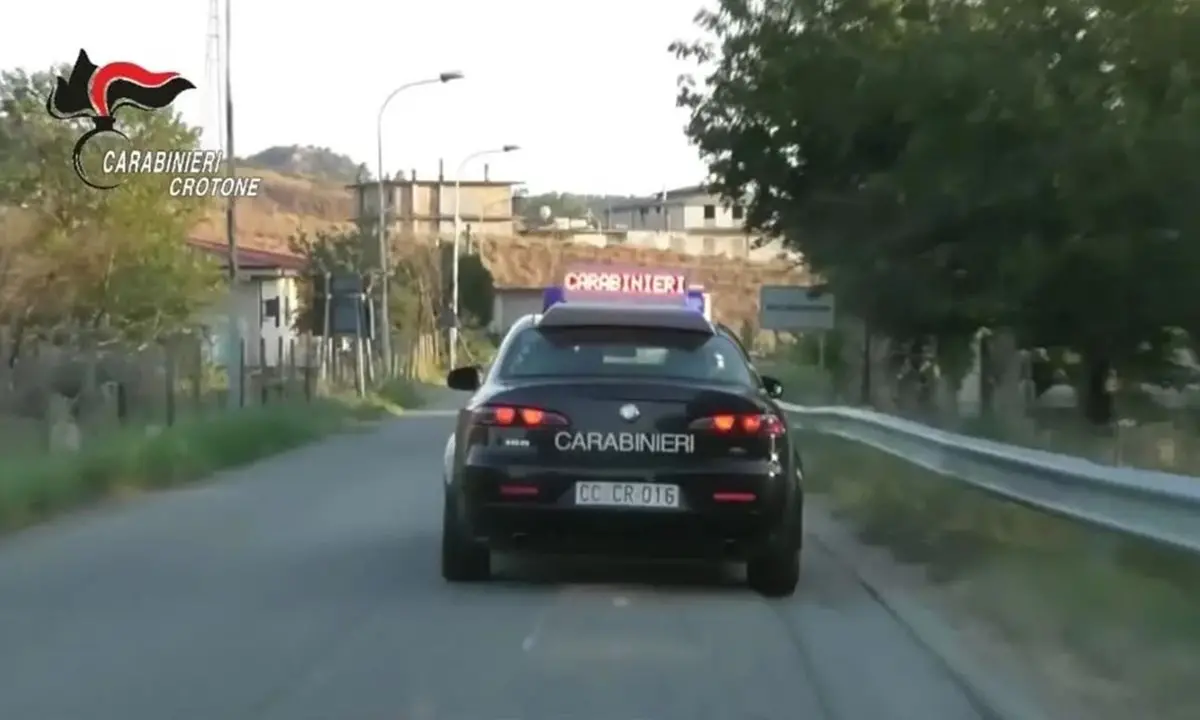 Matrattementi e minacce di morte alla compagna: arrestato un uomo a San Mauro Marchesato\n
