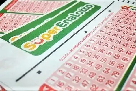La fortuna bacia Riace, centrato un “5” da 15 mila euro al Superenalotto\n