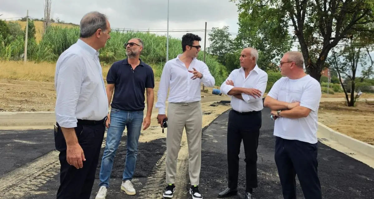 Cosenza, apre la nuova strada Serra Spiga-Mendicino: addio al semaforo e alle code\n