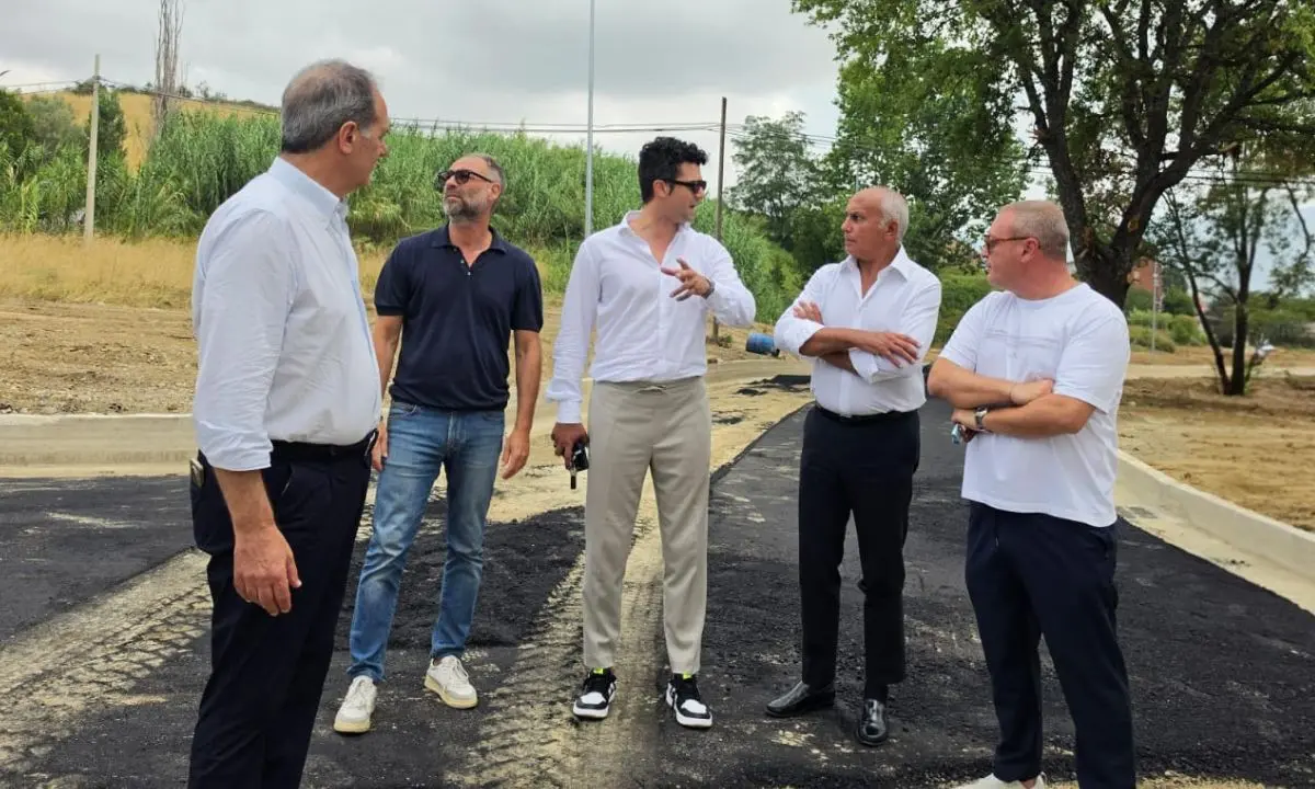 Cosenza, apre la nuova strada Serra Spiga-Mendicino: addio al semaforo e alle code\n