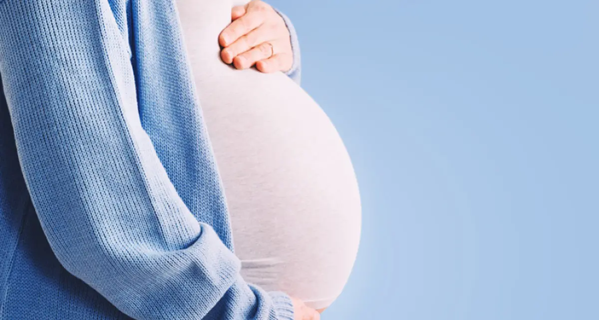 Va a letto in quattro giorni con due gemelli. Impossibile sapere chi è il padre, si finisce in tribunale\n