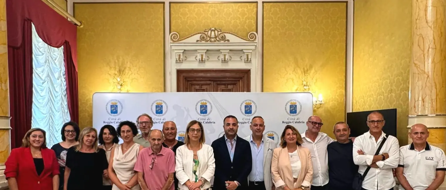 Ieri ex tirocinanti, da oggi dipendenti del Comune di Reggio\n