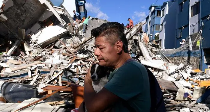 Terremoto in Colombia, oltre 130 morti e 570 feriti: la scossa di magnitudo 7.4 ha messo in ginocchio intere città\u00A0\n