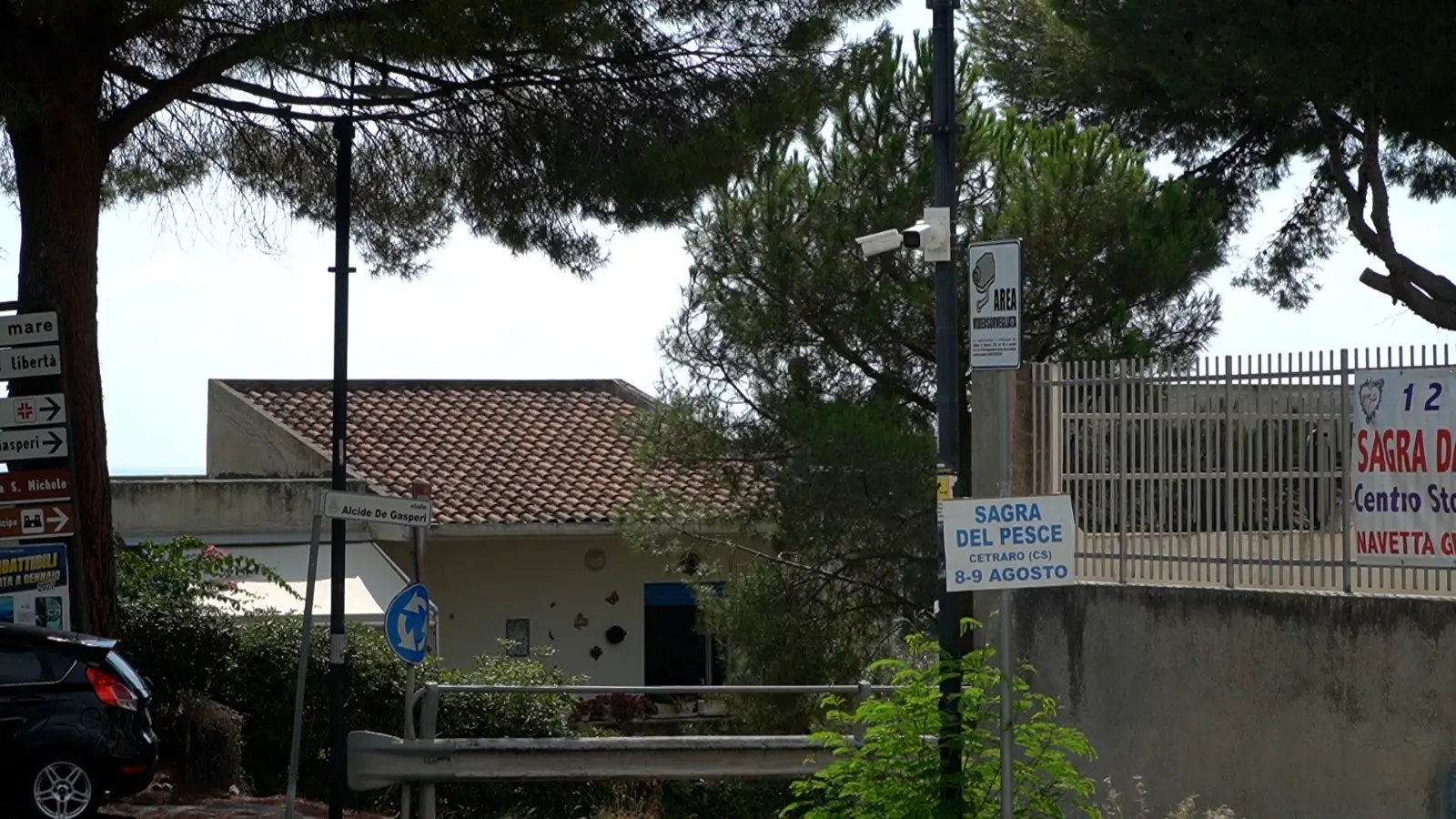 <p>Le telecamere di videosorveglianza nei pressi della discoteca Il Castello&nbsp;</p>\\n