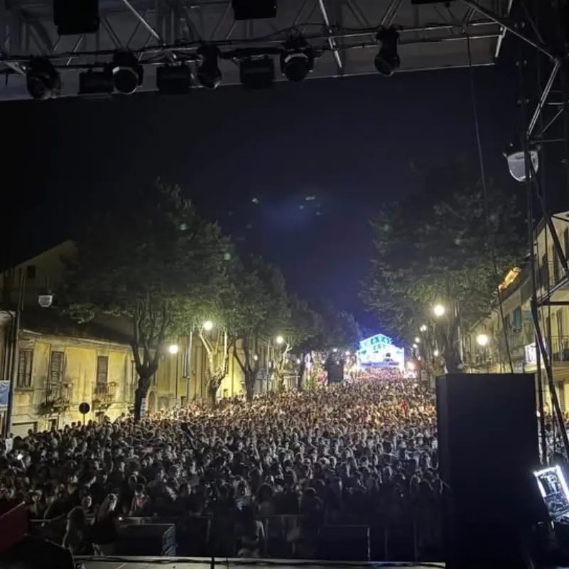 Cittanova, un mare di gente per la Festa dello Stocco: in decine di migliaia per Fabrizio Moro e i 25 anni della kermesse\n