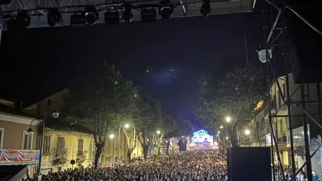 Cittanova, un mare di gente per la Festa dello Stocco: in decine di migliaia per Fabrizio Moro e i 25 anni della kermesse\n