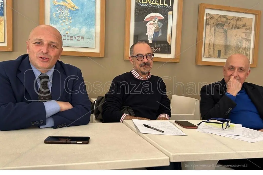 Cosenza, continua la guerra in Comune tra i due Pd: «Attacchi insensati»\n\u00A0\n