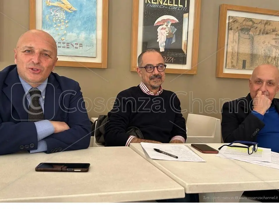 Comune Cosenza, in quattro si sentono traditi da Mazzuca: «Si valuti il ruolo»