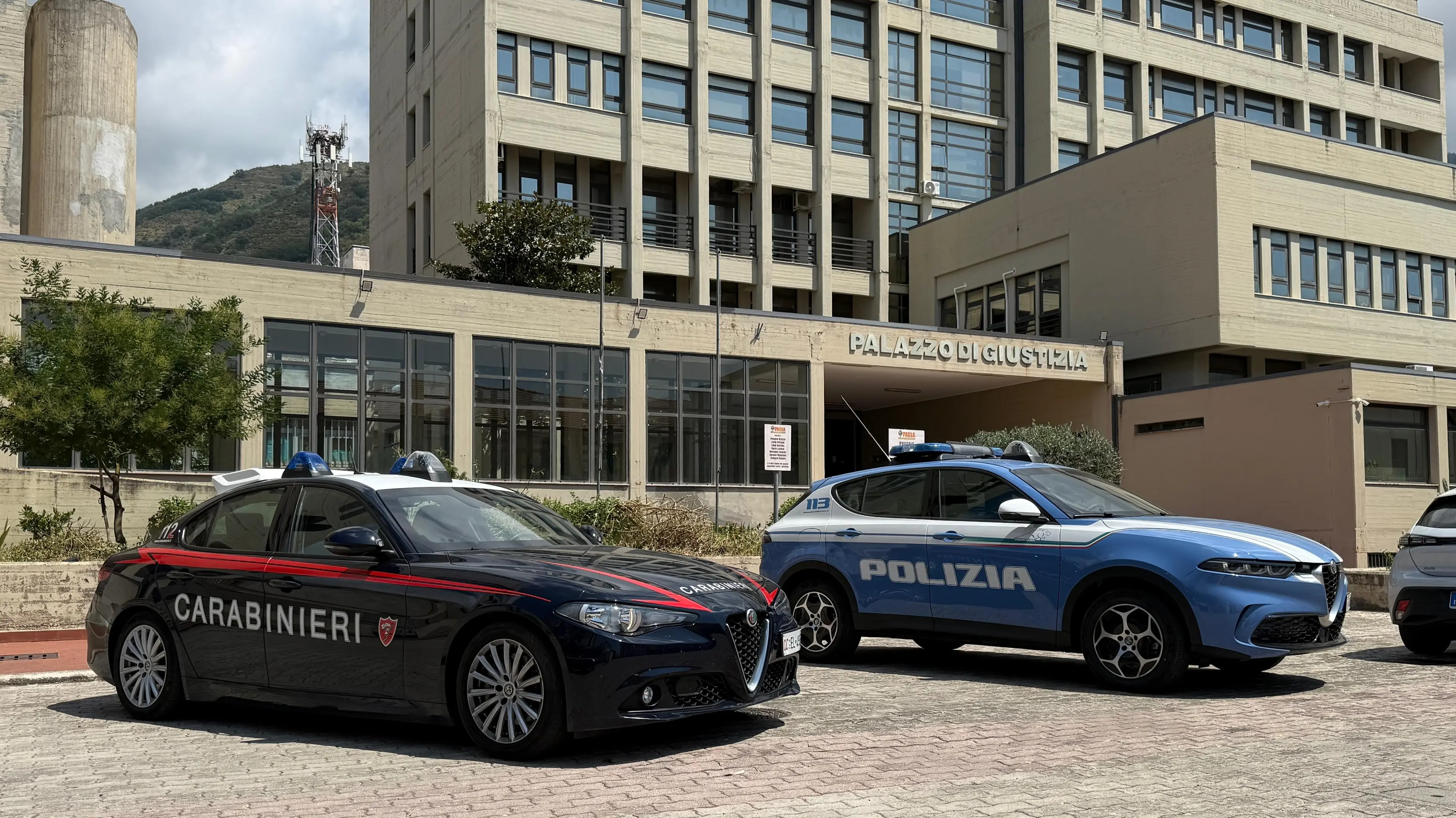 <p>L'operazione è stata eseguita dalla Polizia di Stato e dai Carabinieri</p>\\n