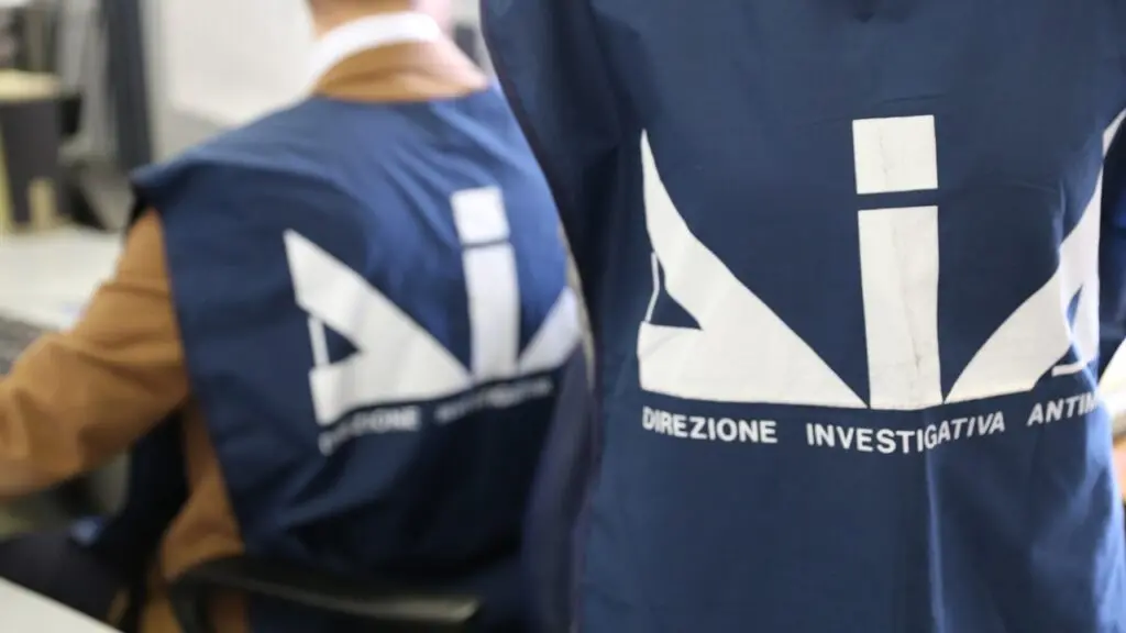 Dal corso a Vibo Valentia alla lotta alla ’ndrangheta, 40 anni in Polizia: la storia dell’agente (Licia) Serpico\n