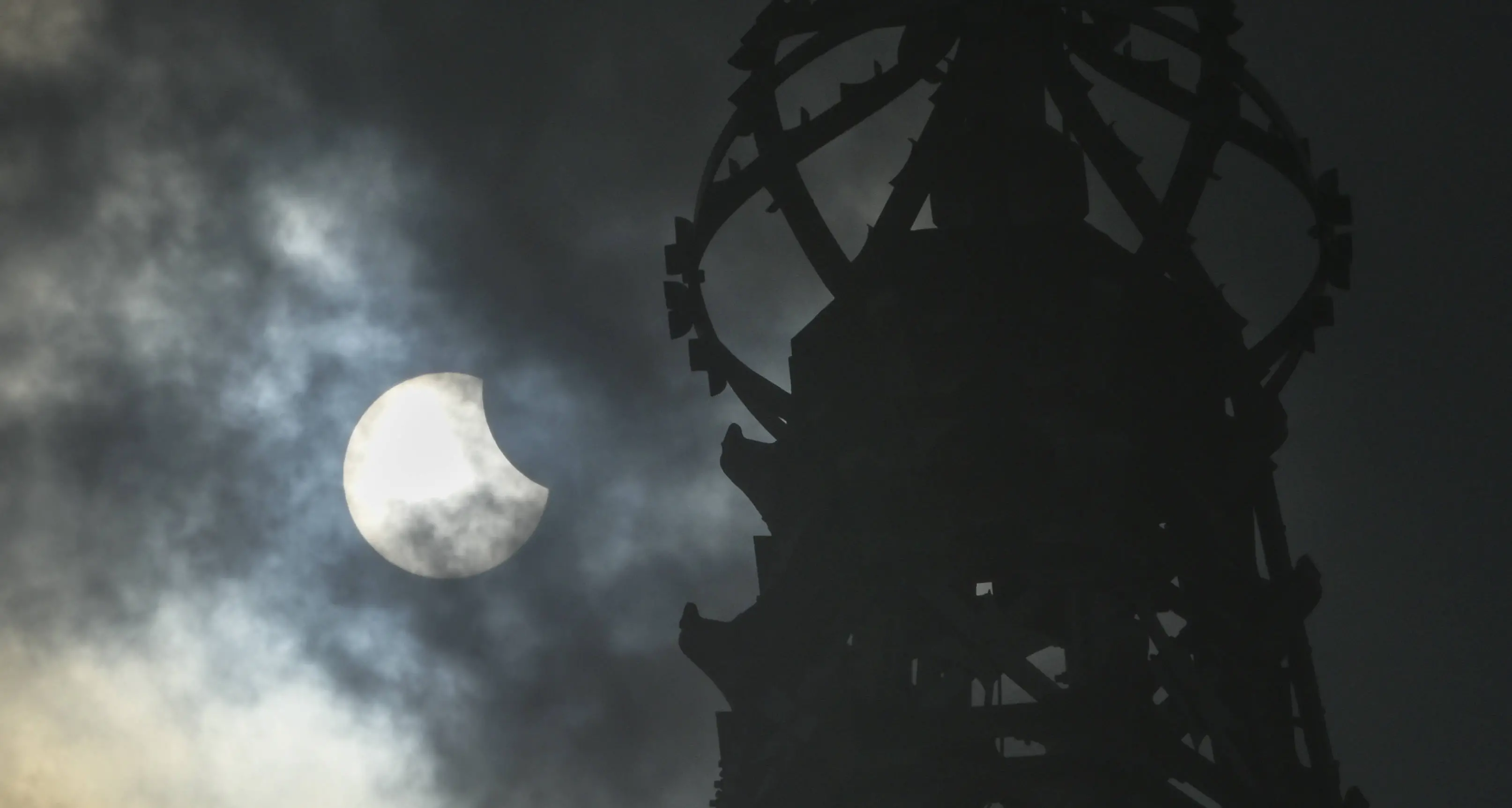 Eclissi solare, oggi lo spettacolo anche in Calabria: dove vederla e a che ora sarà il picco\n