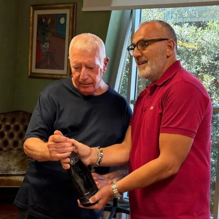 Rende, Principe festeggia 77 anni in Comune e vara il piano bitumazioni\n