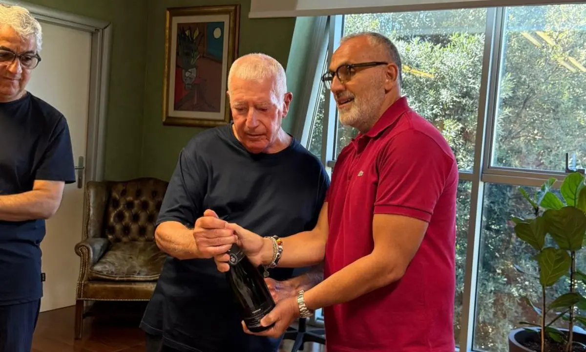 Rende, Principe festeggia 77 anni in Comune e vara il piano bitumazioni\n
