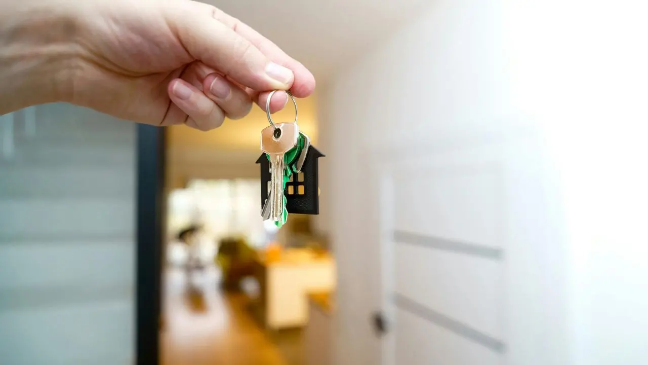 <p>Quanto costa comprare casa, in Calabria <span style=\"color:hsl(0, 75%, 60%);\">il costo del denaro</span> è come in Lombardia</p>