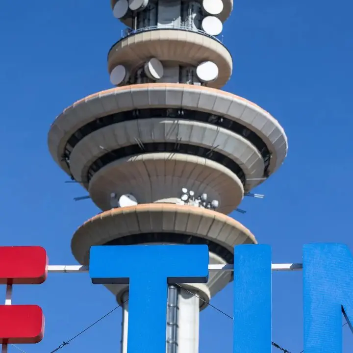 Poste-Tim, l’Opas incassa il via libera delle agenzie di rating: nel mirino oltre il 66% del capitale sociale\n