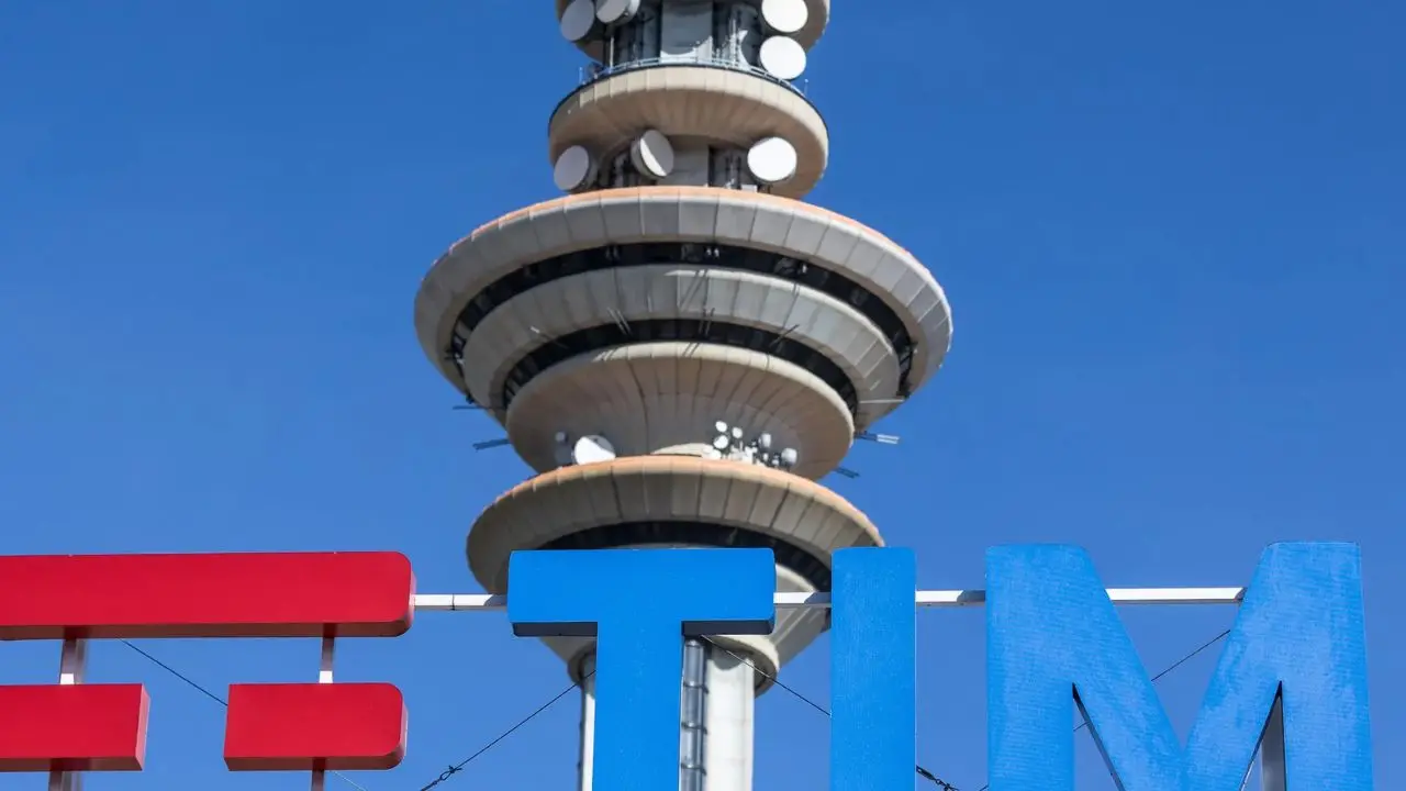 Poste-Tim, l’Opas incassa il via libera delle agenzie di rating: nel mirino oltre il 66% del capitale sociale\n