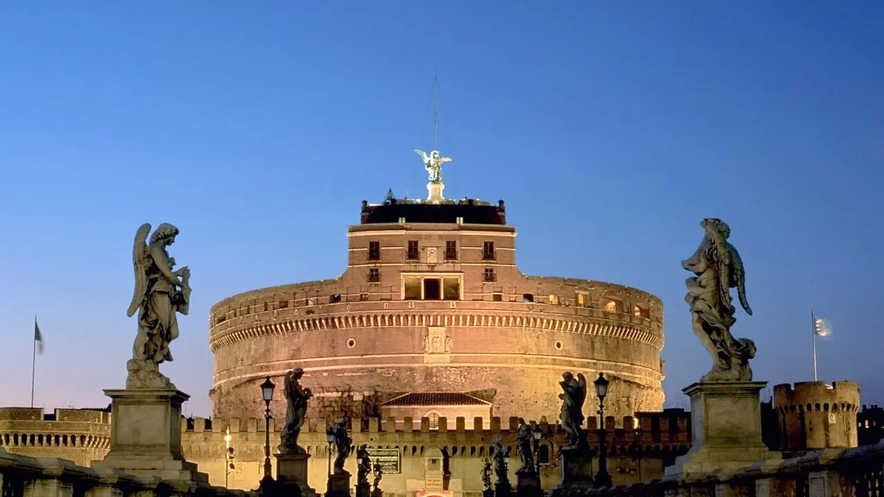 <p>Castel Sant'Angelo, a Roma: il luogo dove si svolge la scena in cui viene cantata&nbsp;<i>E lucevan le stelle</i></p>\\n