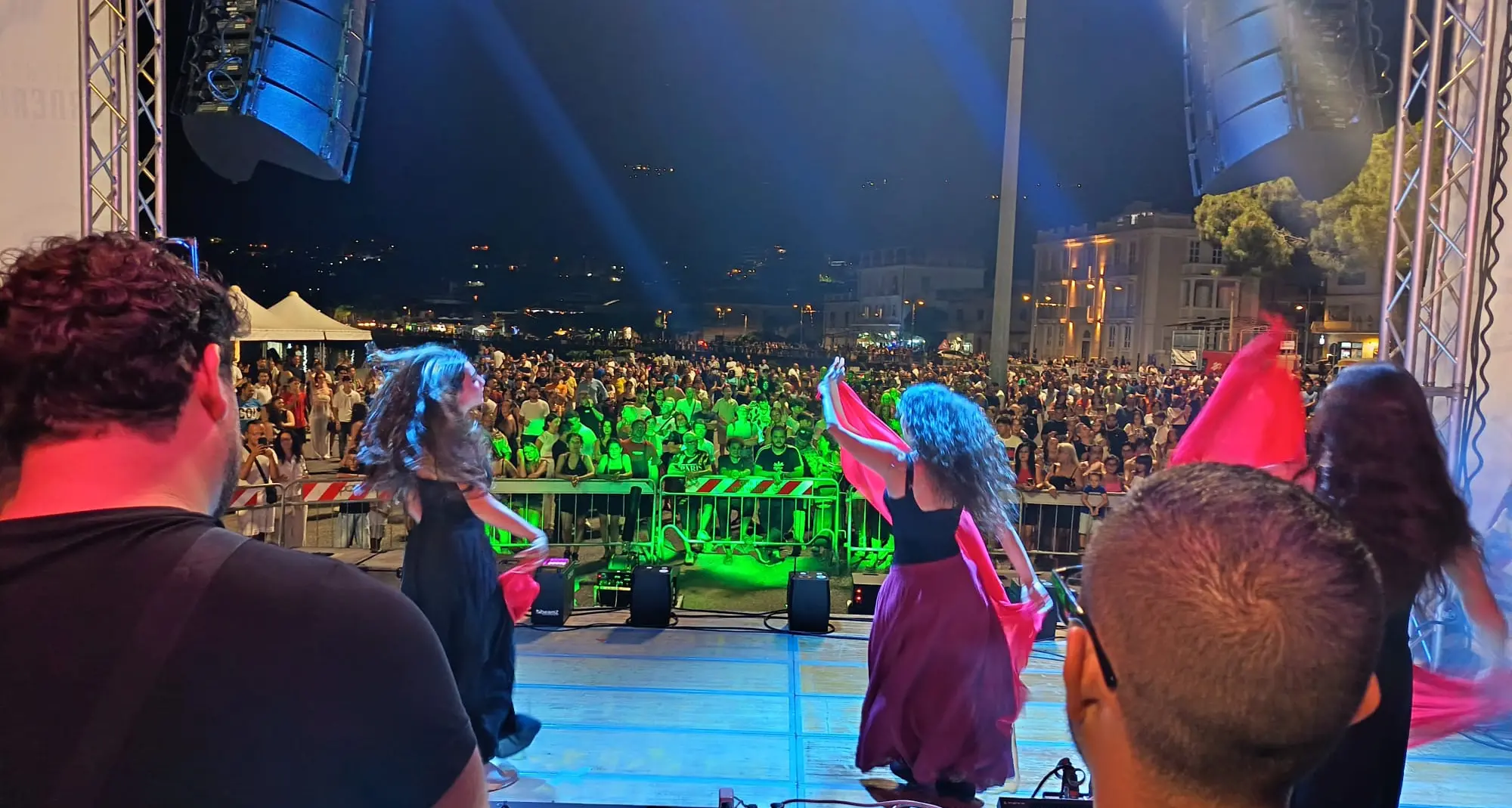 Vibo Marina brinda all’estate: vino, musica e spettacolo sul lungomare per la seconda edizione di “Calici sotto le stelle”. E stasera tocca agli amanti della birra\n