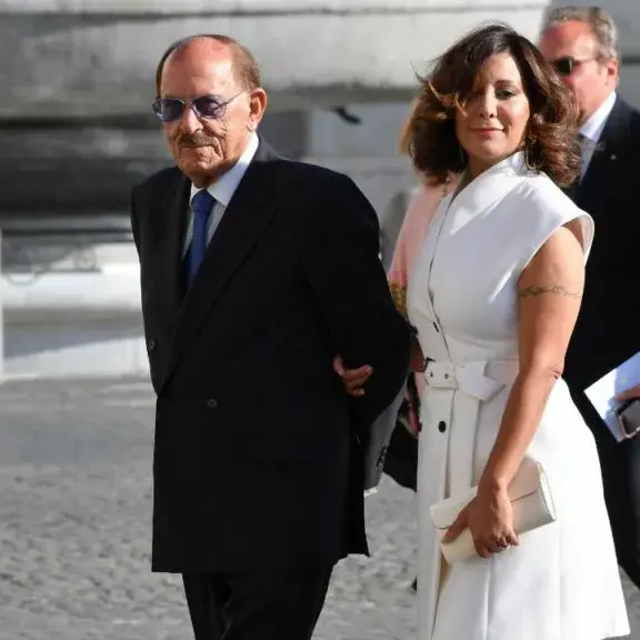 Fantasmi a Montecitorio: Angelucci e Fascina prendono lo stipendio senza passare dall’Aula. E i leader snobbano il Parlamento\n