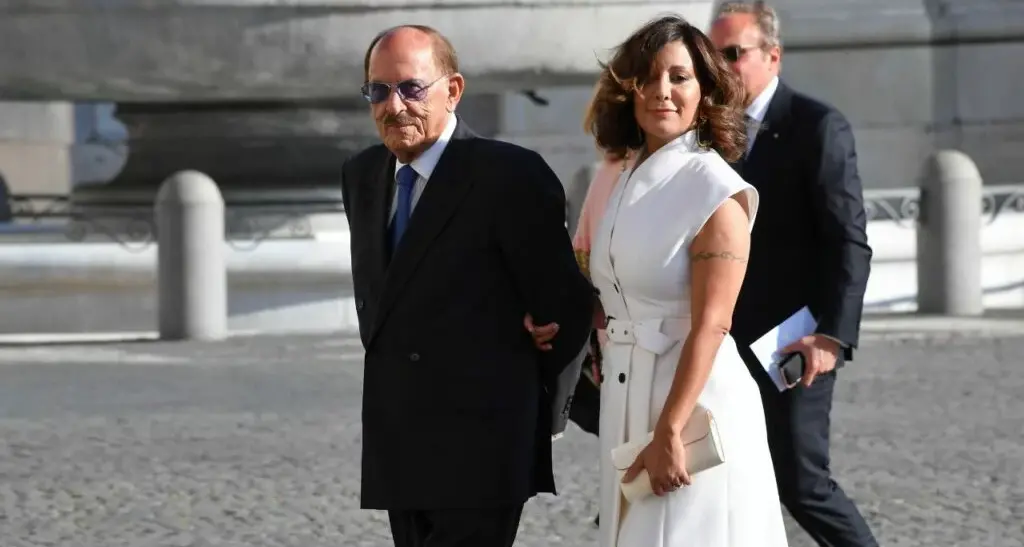 Fantasmi a Montecitorio: Angelucci e Fascina prendono lo stipendio senza passare dall’Aula. E i leader snobbano il Parlamento\n