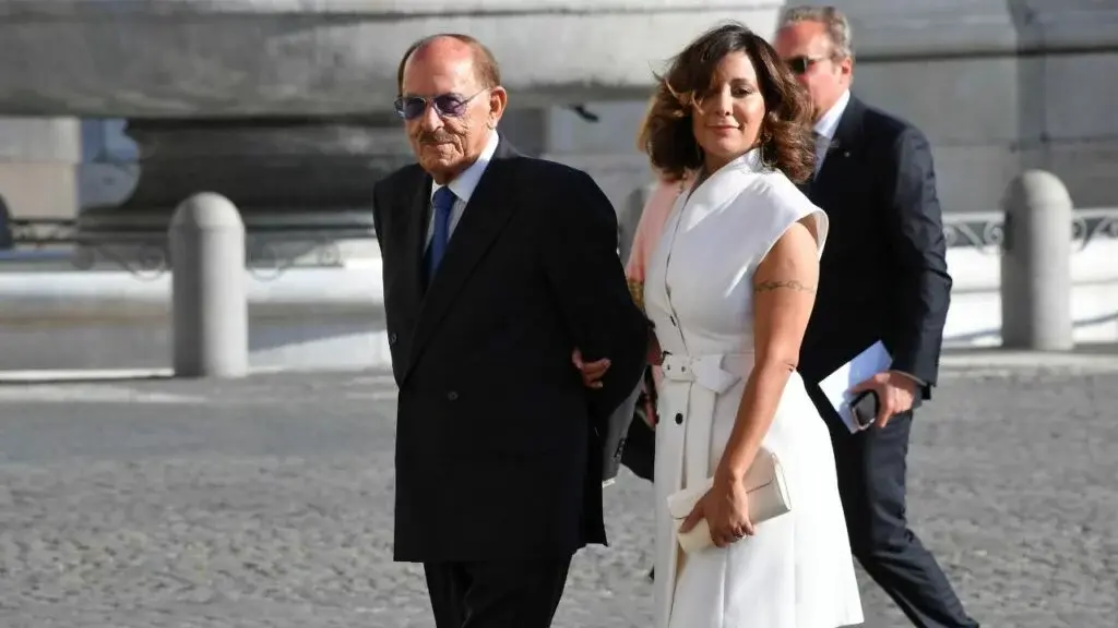 Fantasmi a Montecitorio: Angelucci e Fascina prendono lo stipendio senza passare dall’Aula. E i leader snobbano il Parlamento\n