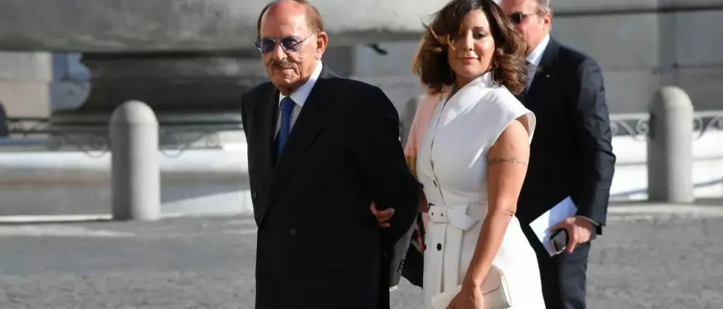 Fantasmi a Montecitorio: Angelucci e Fascina prendono lo stipendio senza passare dall’Aula. E i leader snobbano il Parlamento\n