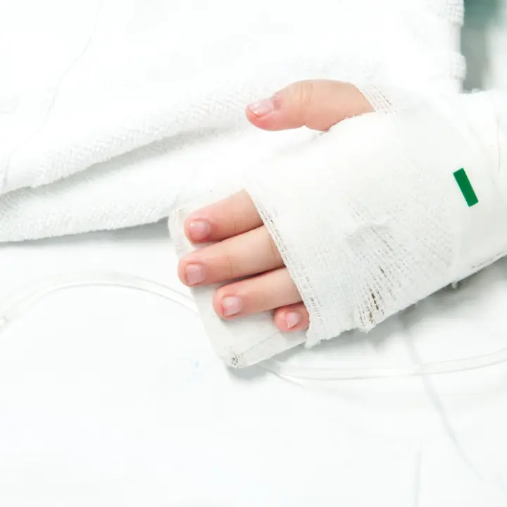 <p>Incidente a San Gregorio con la bici elettrica, il 13enne coinvolto è fuori pericolo. Lo zio: «Il 118 non è mai arrivato sul luogo dello scontro»</p>