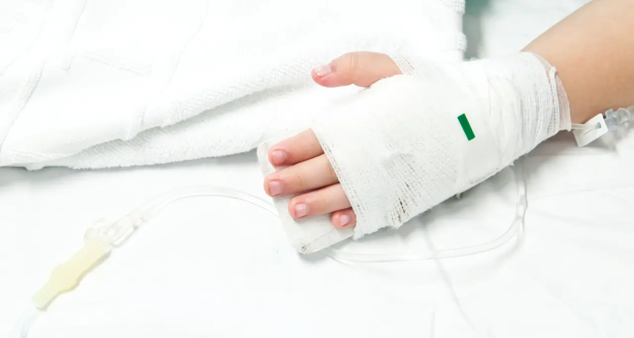 Incidente a San Gregorio con la bici elettrica, il 13enne coinvolto\u00A0è fuori pericolo. Lo zio: «Il 118 non è mai arrivato sul luogo dello scontro»\n