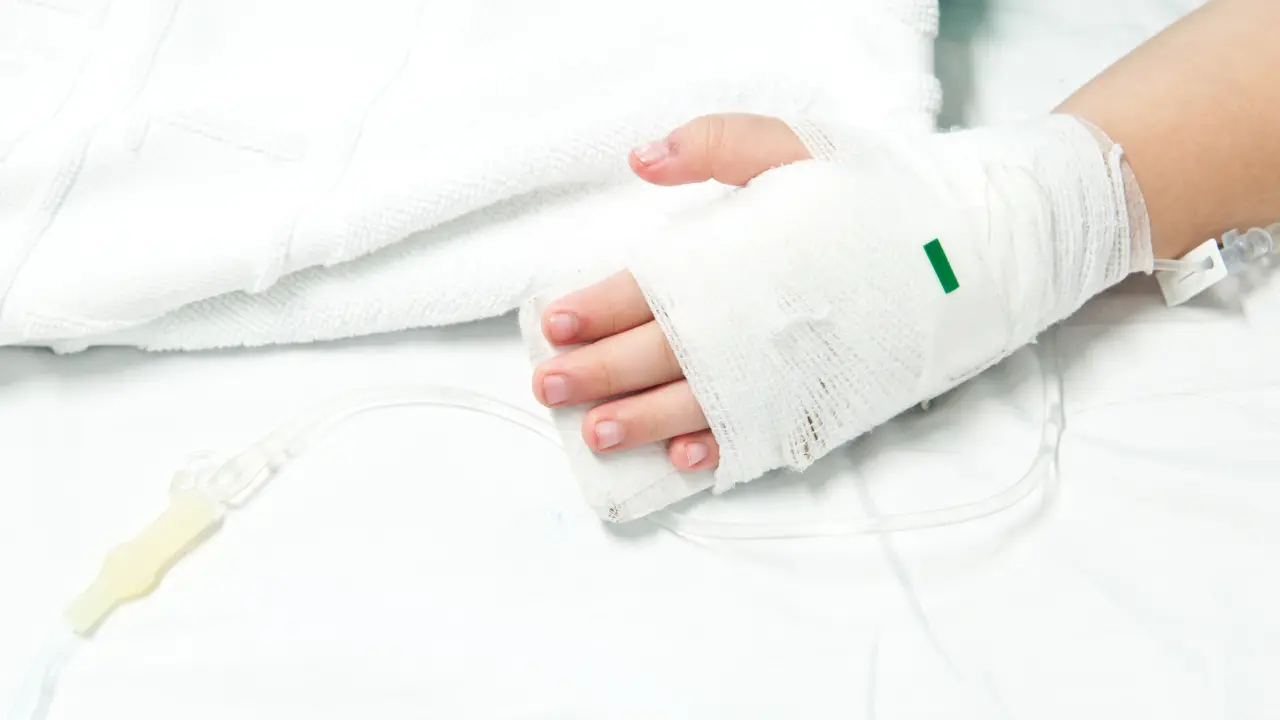 Incidente a San Gregorio con la bici elettrica, il 13enne coinvolto\u00A0è fuori pericolo. Lo zio: «Il 118 non è mai arrivato sul luogo dello scontro»\n
