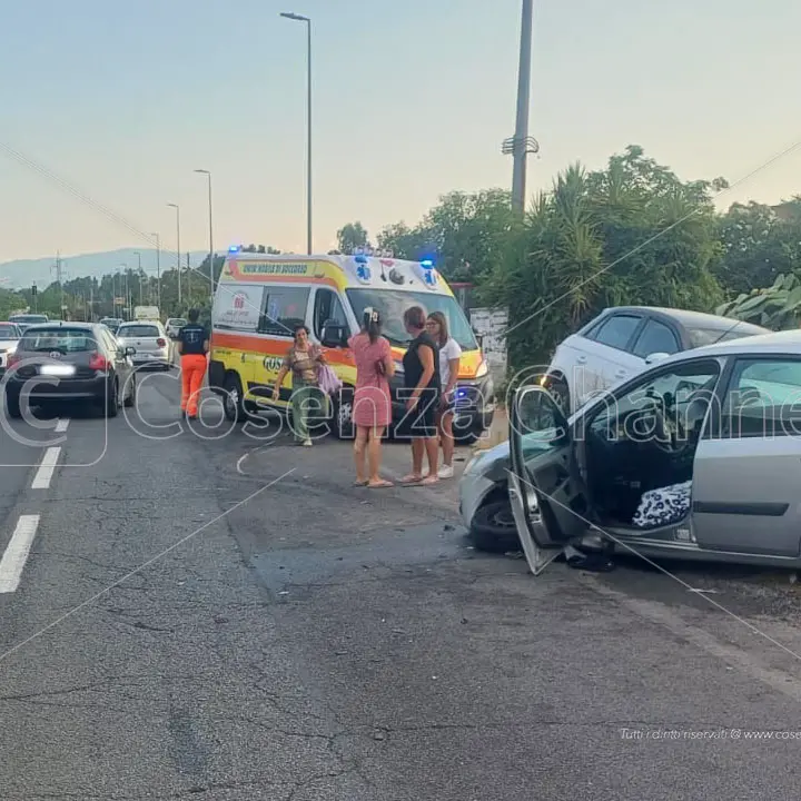 Rende, grave incidente sulla Sp 234: donna di 99 anni in fin di vita