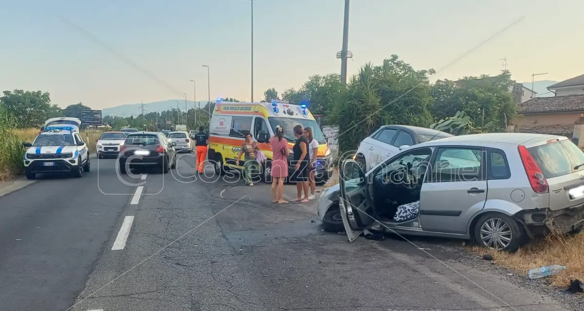 Rende, grave incidente sulla Sp 234: donna di 99 anni in fin di vita