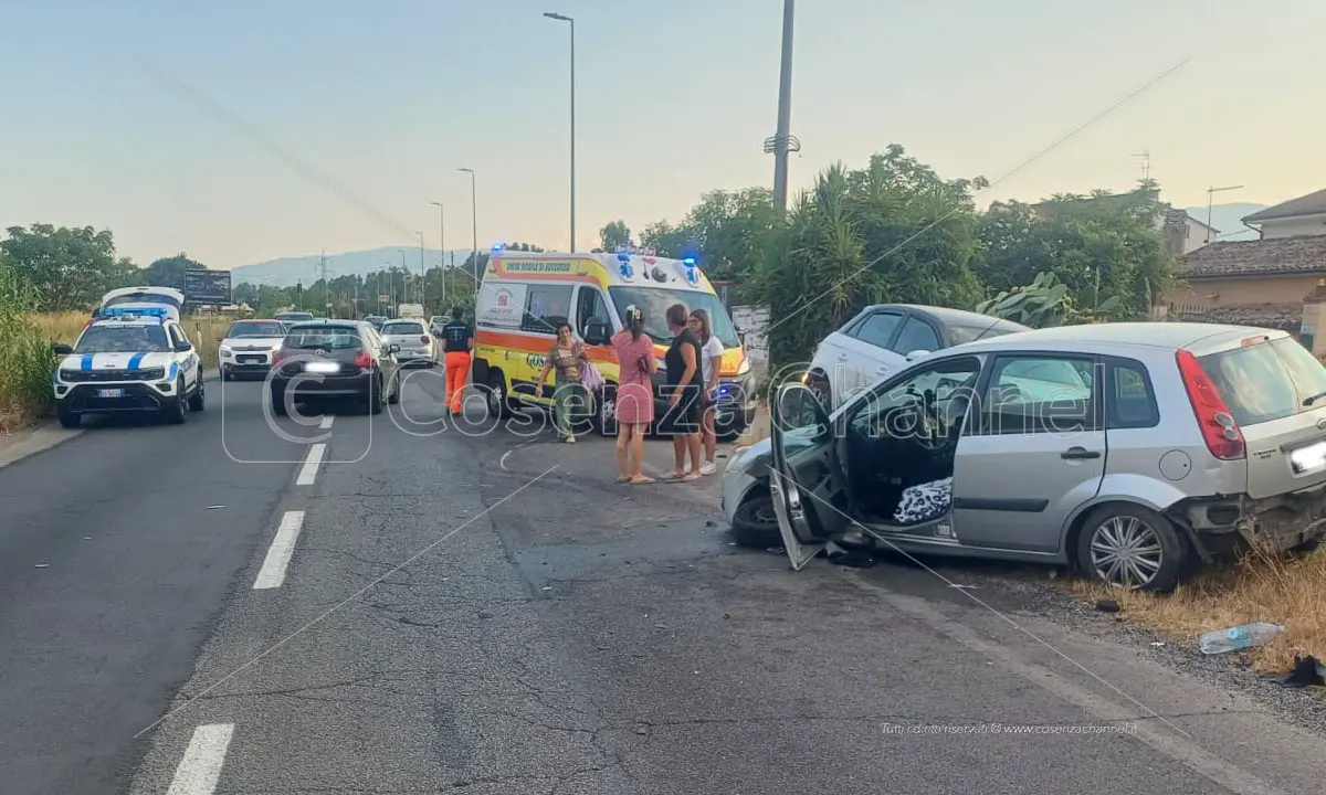 Rende, grave incidente sulla Sp 234: donna di 99 anni in fin di vita