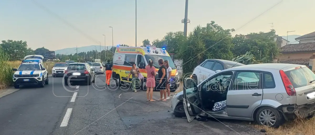 Rende, grave incidente sulla Sp 234: donna di 99 anni in fin di vita