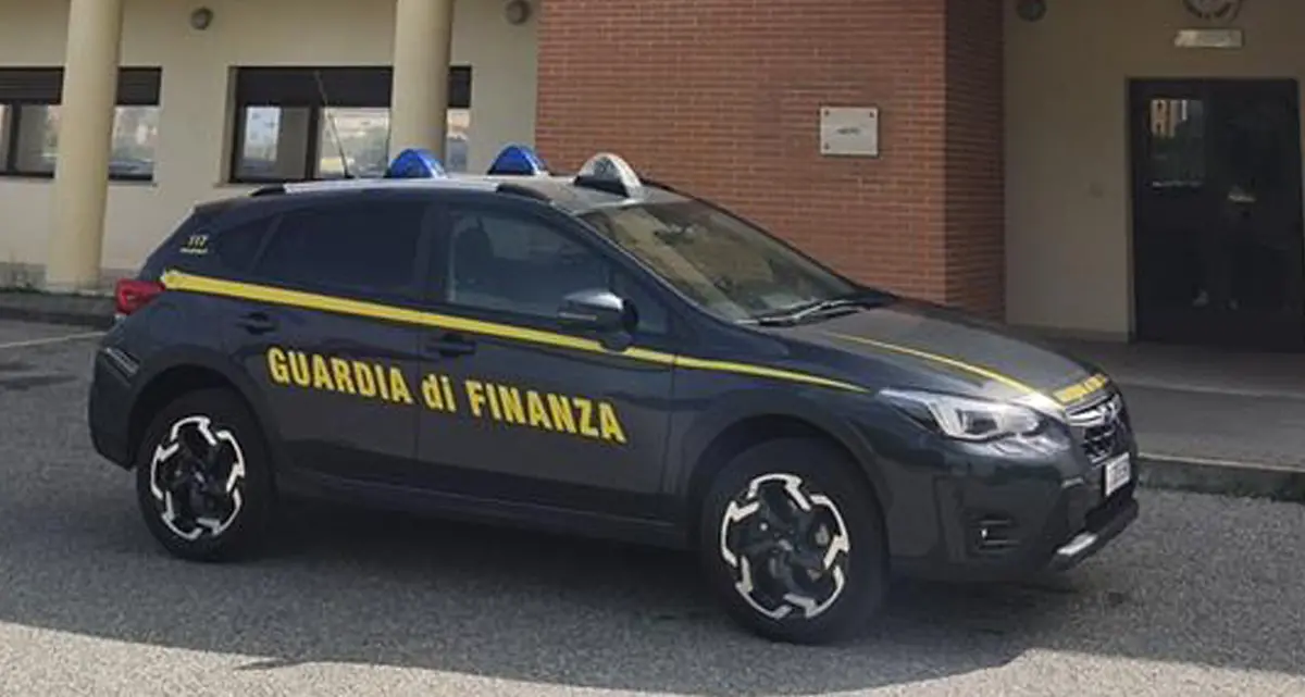 Cinque arresti per droga lungo la SS 106: sequestrato oltre un chilo e mezzo di marijuana\n
