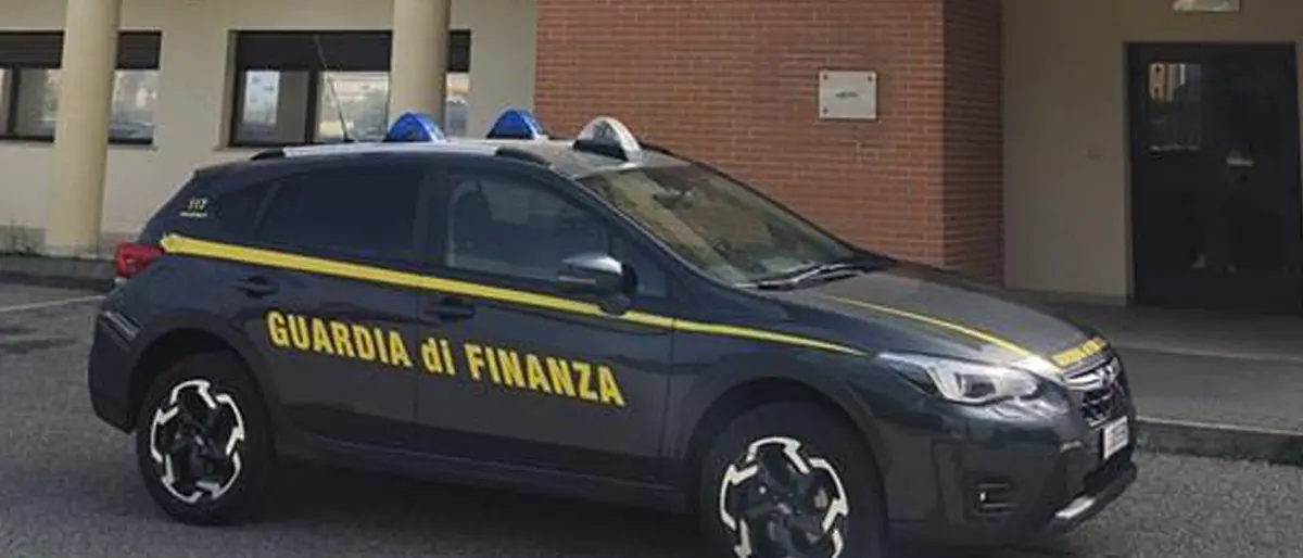 Cinque arresti per droga lungo la SS 106: sequestrato oltre un chilo e mezzo di marijuana\n