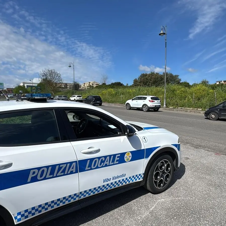 Vibo Marina, giovane scomparsa ritrovata a Bivona dopo ore di ricerche: decisivo l'intervento della Polizia locale\n