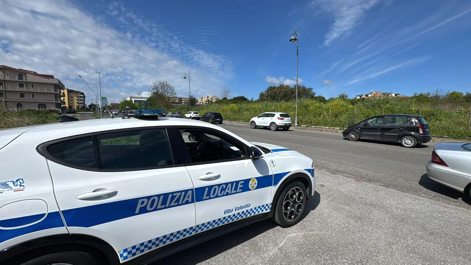 Vibo Marina, giovane scomparsa ritrovata a Bivona dopo ore di ricerche: decisivo l'intervento della Polizia locale\n