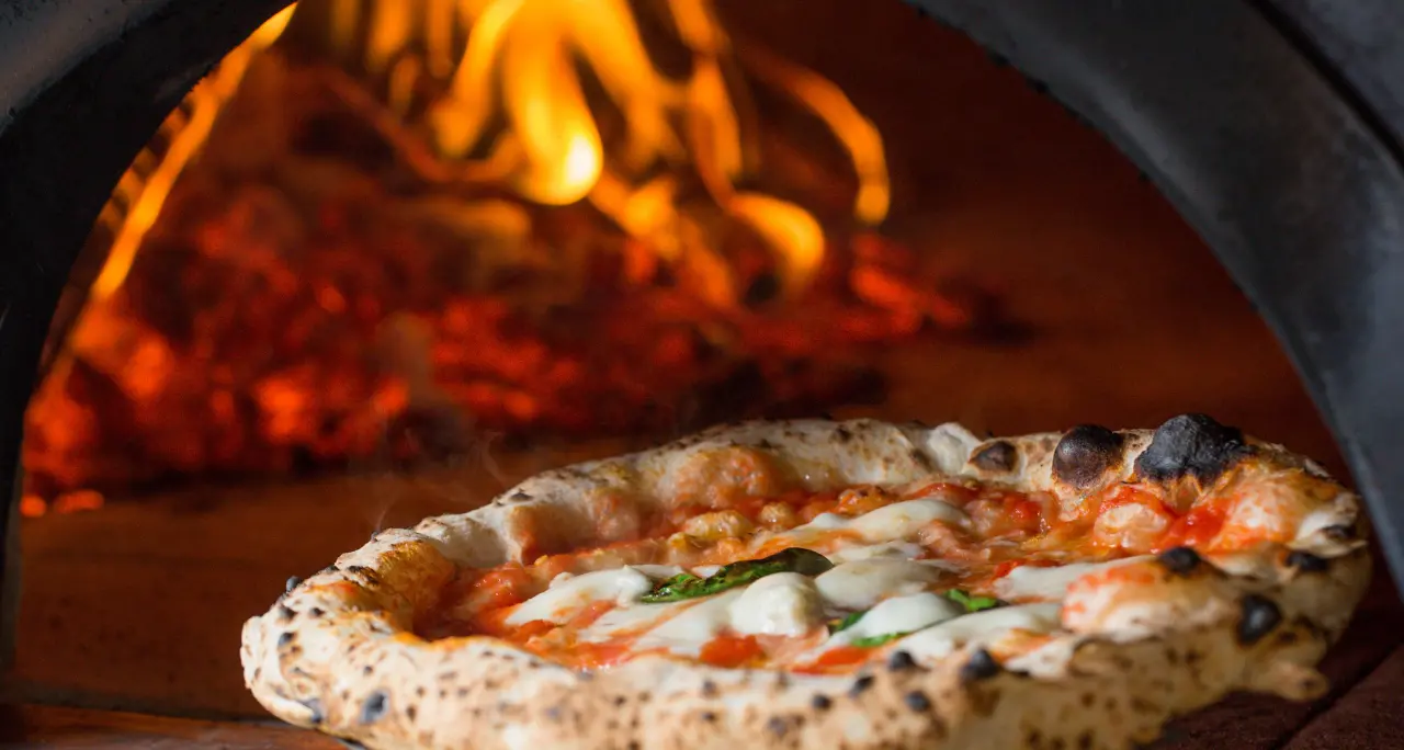 Vena Superiore, torna la Sagra della Pizza: sedicesima edizione tra impasti e cottura a legna sul posto\n